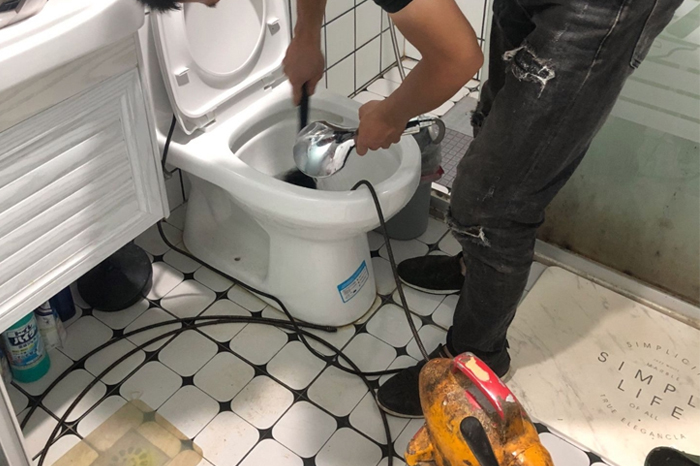 師傅上門疏通馬桶